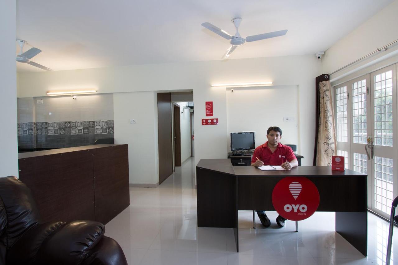 Отель Oyo 9052 Leisurely Abode Khadki Экстерьер фото